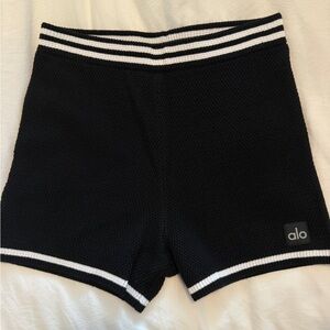 ALO Yoga Women's Black Athletic Shorts